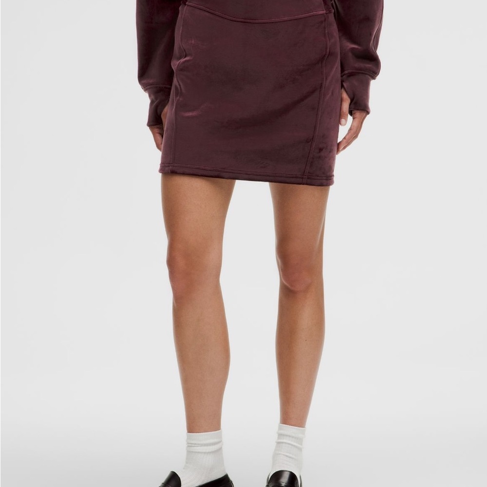 e11-102 NWT Size Xl Lululemon Scuba HR High Rise Mini Skirt Velvet colour GARN